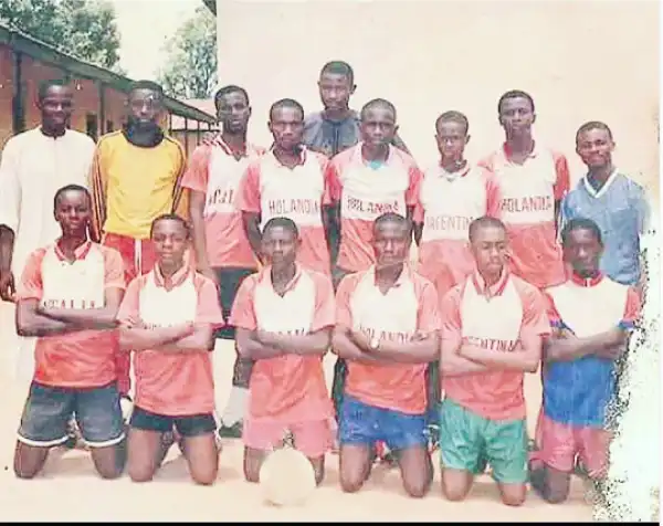 Can you spot the celebrities in this throwback photo